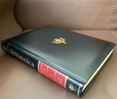 1991 - BRITANNICA MICROPAEDIA Ready Reference Vol.1 A-ak Bayes. Leather Bound HC-image