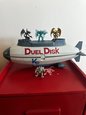 Vtg Yu-Gi-Oh Duel Disk Blimp Toy Storage Carrying Case KC 5 Mini Figure Lot 1996-image