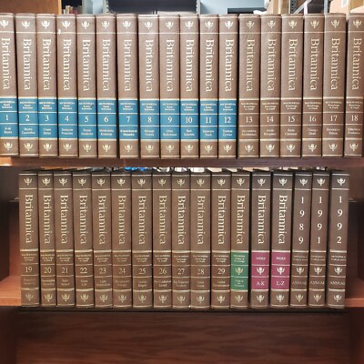 Encyclopedia Britannica 15th Edition Complete Set 32 + 3 Annuals - Leather 1990-image