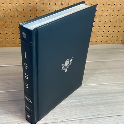 1989 Encyclopedia Britannica Annual World Data Book of the Year Leather Padded-image