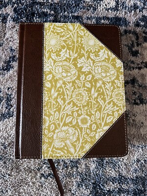 Crossway ESV Single Column Journaling Bible Floral Cover-image