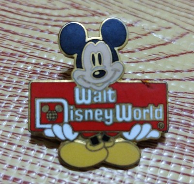 Mickey Mouse Pin Badge Walt Disney World 3cm Disney Jewelry Used-image