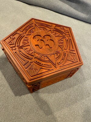 Walt Disney World RARE Club 33 faux wood carved trinket box limited edition-image