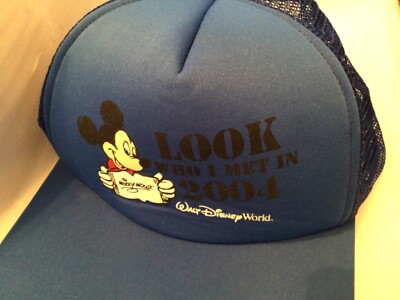 2004 WALT DISNEY WORLD Mickey Mouse “LOOK WHO I MET IN 2004 Hat”  Long Brim -image