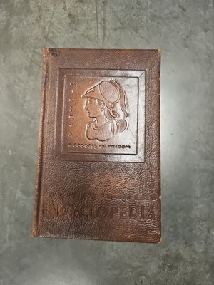 Vintage Book. 1944 The New Modern Encyclopedia Library World Knowledge Used-image