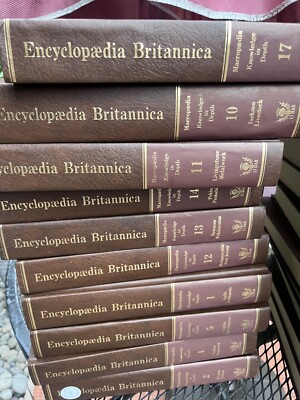 Encyclopedia Britannica Macro & Micro 15th Edition 30 Volume Set  Complete-image