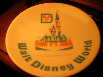 Vintage Walt Disney World Production Castle Jewelry Dishes  (set of 2) 4 