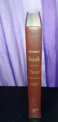 Britannica Book Of The Year 1987 Events of 1986 Book-image