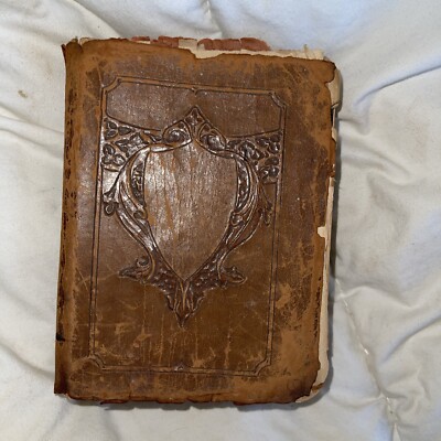 1925 THE NEW UNIVERSAL DICTIONARY  JOHN C. WINSTON COMPANY LEATHER BOUND -image