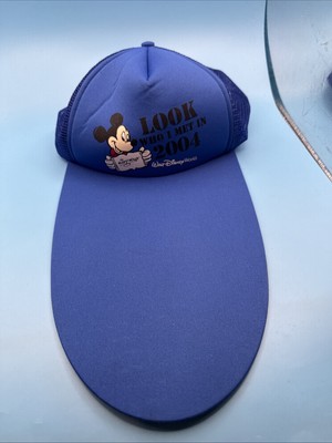 2004 WALT DISNEY WORLD Mickey Mouse “LOOK WHO I MET IN 2004 Hat”  Long Brim -image