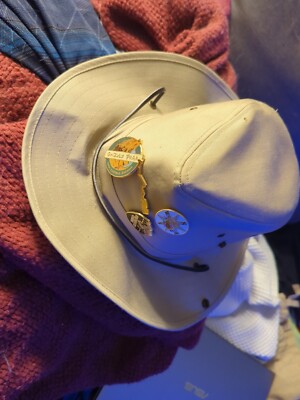 Vintage Walt Disney World Animal Kingdom Safari Hat Outback 4 Pins USA Sz S 56CM-image