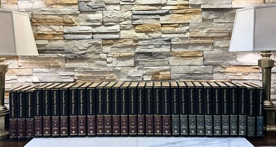 THE NEW ENCYCLOPEDIA BRITANNICA 15TH EDITION 1983 VOL. 1-30 MICRO/ MACRO LEATHER-image