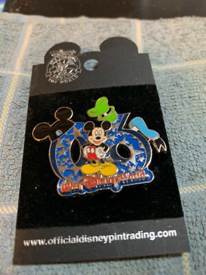 NEW Walt Disney World 3-D ‘06 Pin Mickey Mouse, Donald, & Goofy Hats-image