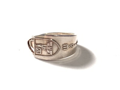 Vintage Walt Disney World Cinderella Castle Sterling Silver Ring Sz 7.75-image