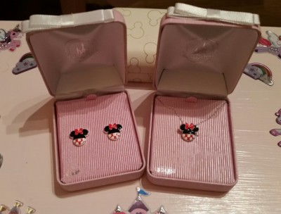 BNIB Walt Disney World Minnie Mouse Coloured  Stud Earrings & Necklace Set & Box-image
