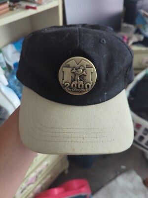 Vintage Walt Disney World 2000 Gold Black Strapback Mickey Hat Cap -image