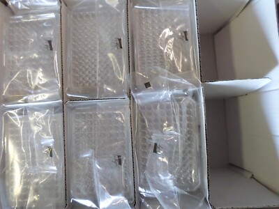 NUNC Plastic 400µL 96-Well Assay Microplate w/ Lid Flat-Bottom Clear 140/CASE-image