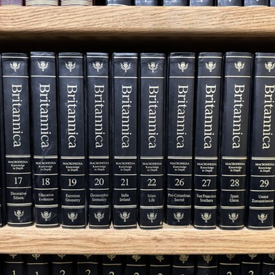 Britannica The New Encyclopaedia Macropaedia 15th Edition Set 1989-image