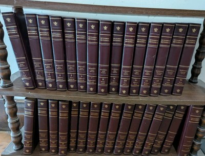 The New Encyclopedia Britannica 15th Edition Padded Brown Leather 31 Volume -image